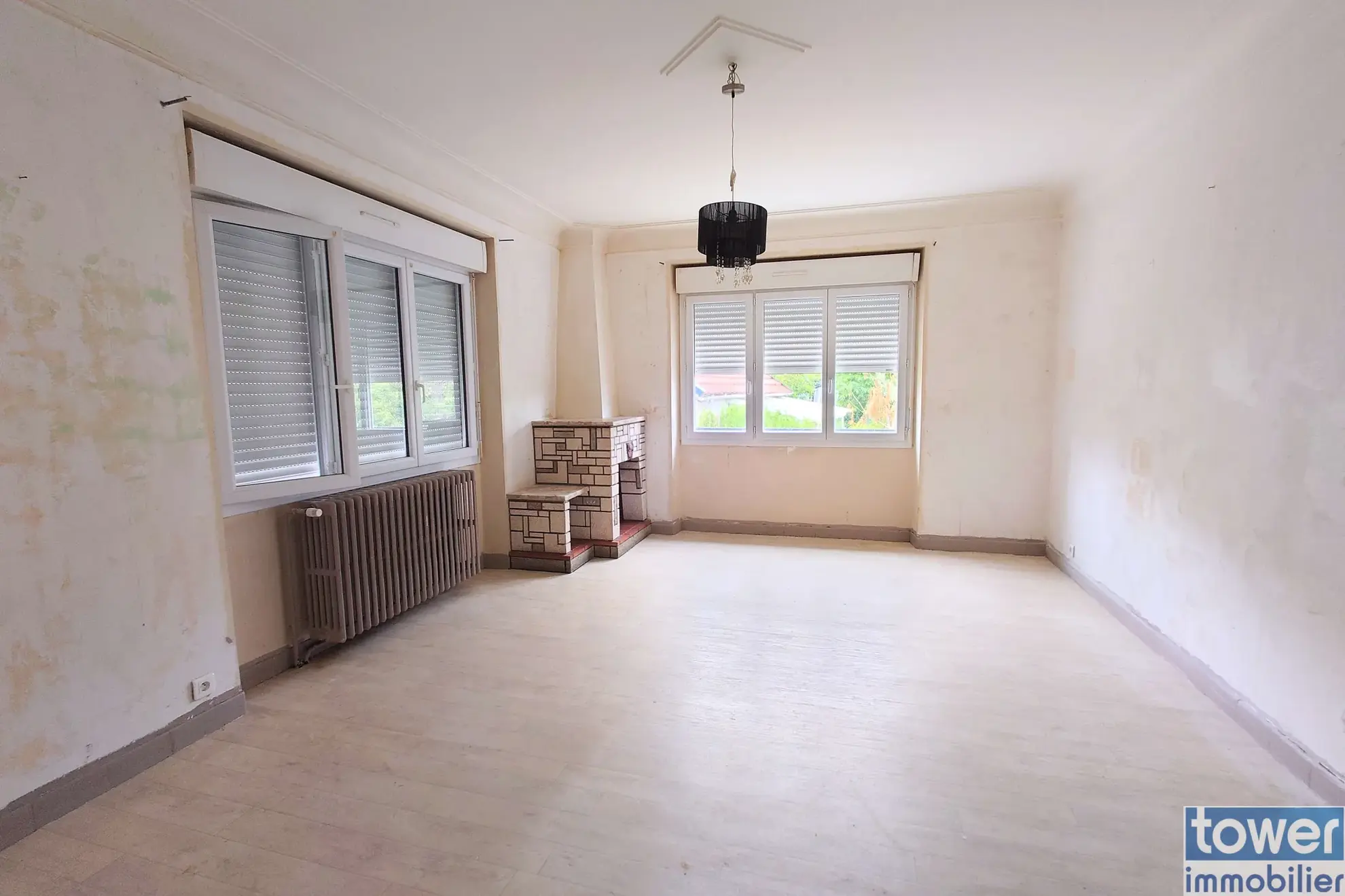 Maison 197 m² à Villefranche-de-Rouergue avec jardins et appartements séparés 