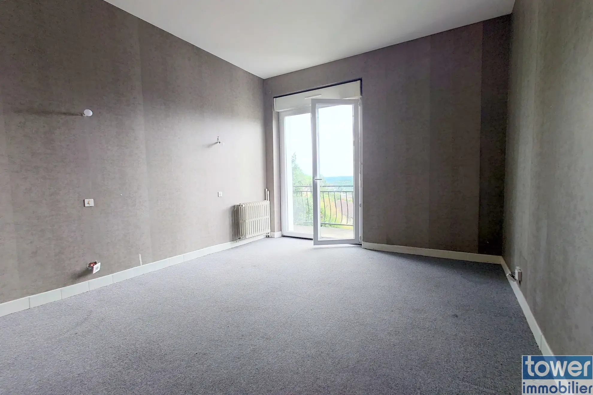 Maison 197 m² à Villefranche-de-Rouergue avec jardins et appartements séparés 