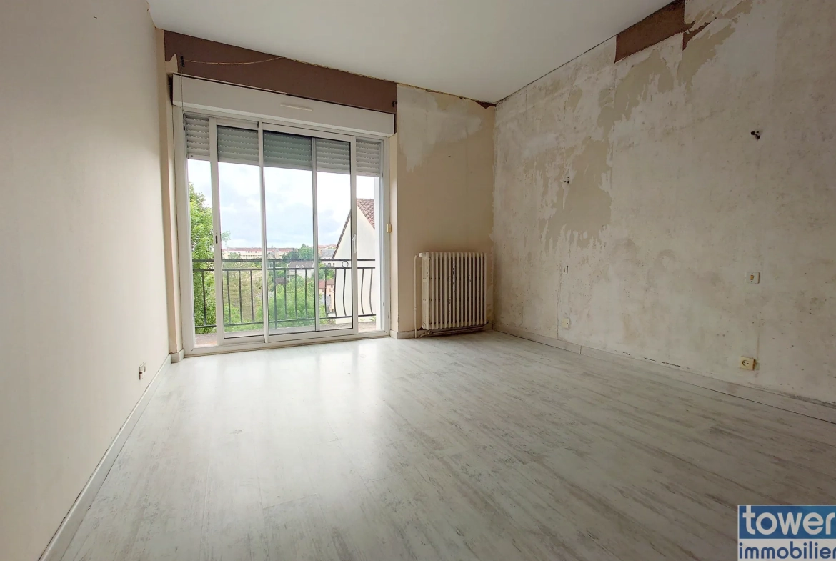 Maison 197 m² à Villefranche-de-Rouergue avec jardins et appartements séparés 