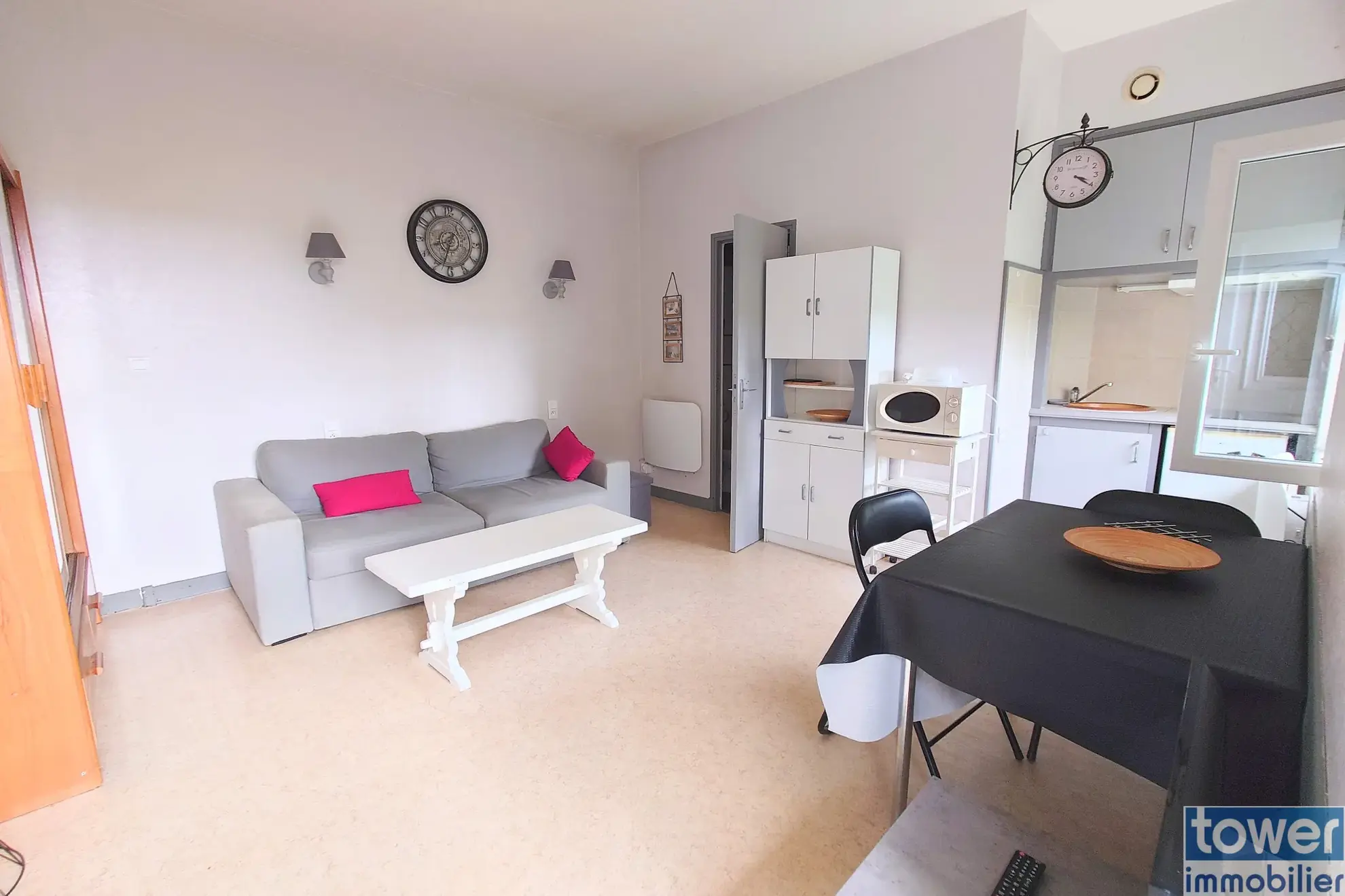 Maison 197 m² à Villefranche-de-Rouergue avec jardins et appartements séparés 