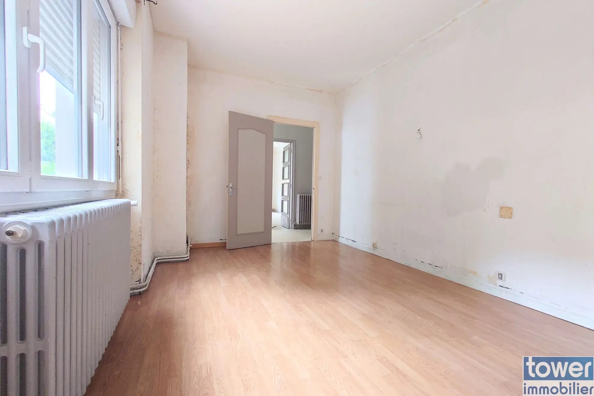 Maison 197 m² à Villefranche-de-Rouergue avec jardins et appartements séparés 