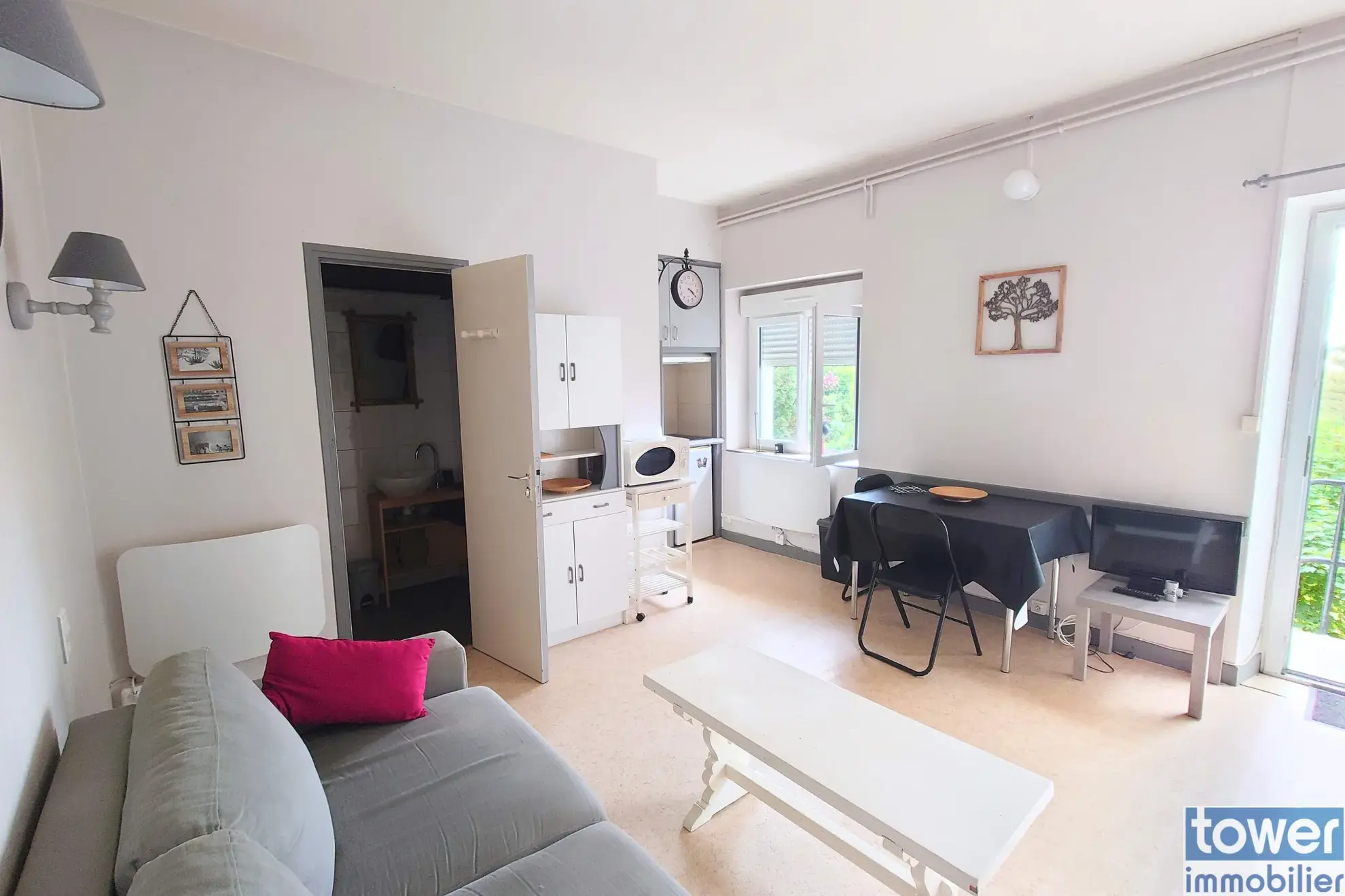Maison 197 m² à Villefranche-de-Rouergue avec jardins et appartements séparés 