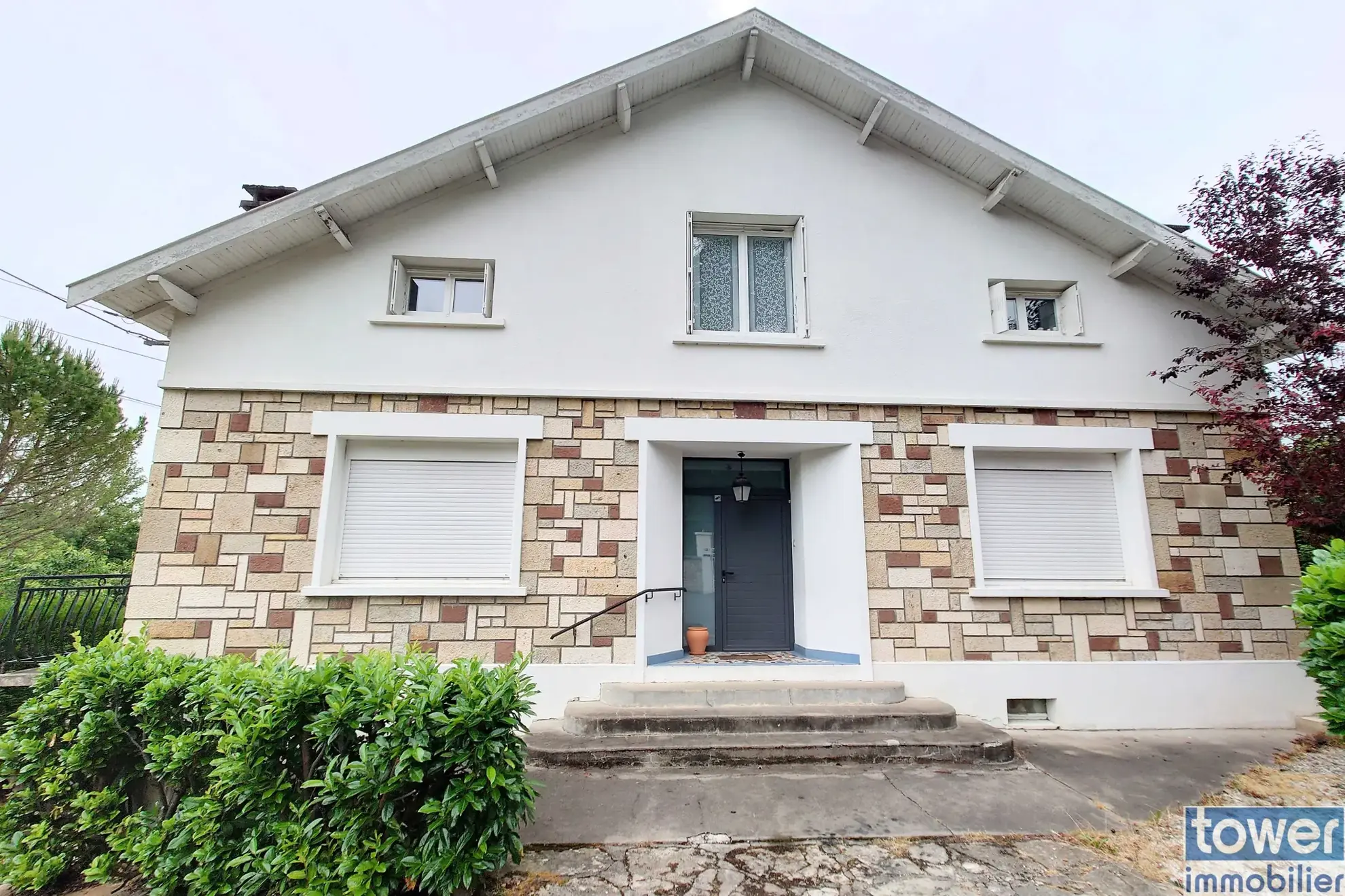 Maison 197 m² à Villefranche-de-Rouergue avec jardins et appartements séparés 