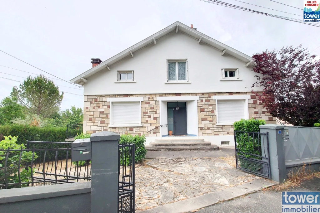 Maison 197 m² à Villefranche-de-Rouergue avec jardins et appartements séparés