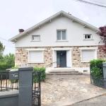 Maison 197 m² à Villefranche-de-Rouergue avec jardins et appartements séparés