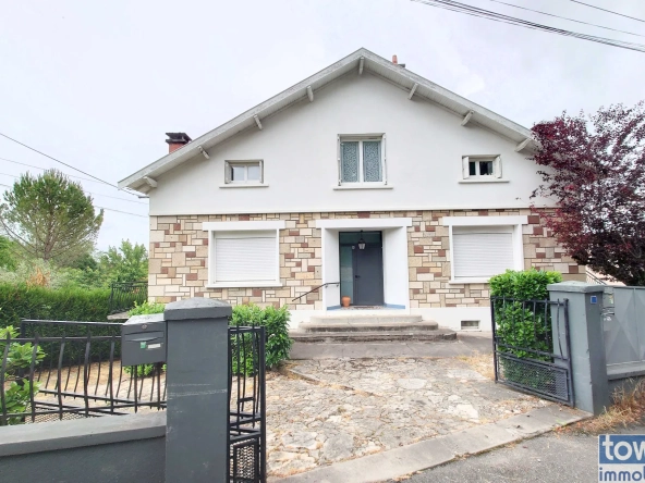 Maison 197 m² à Villefranche-de-Rouergue avec jardins et appartements séparés