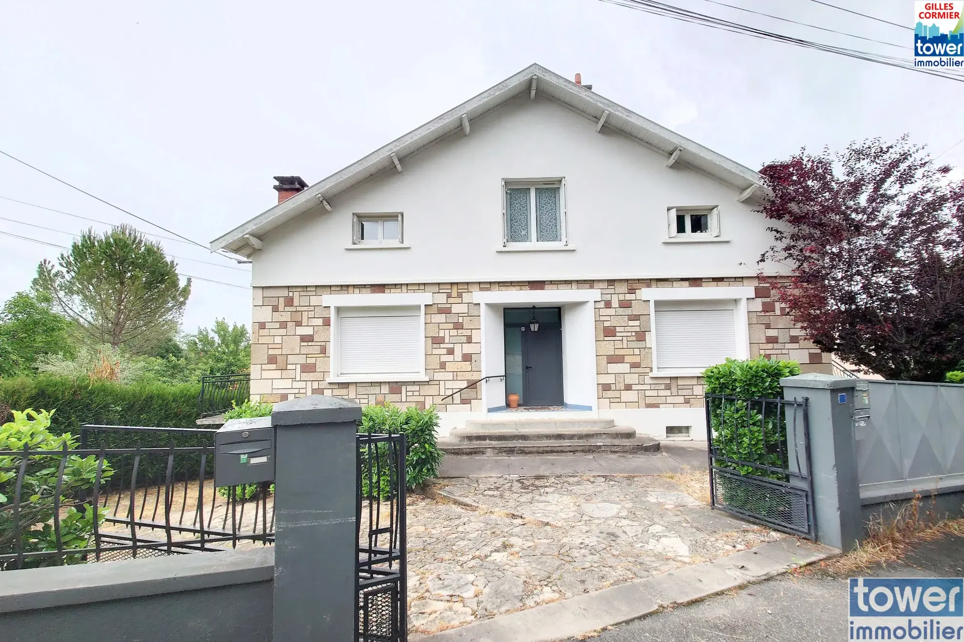 Maison 197 m² à Villefranche-de-Rouergue avec jardins et appartements séparés 