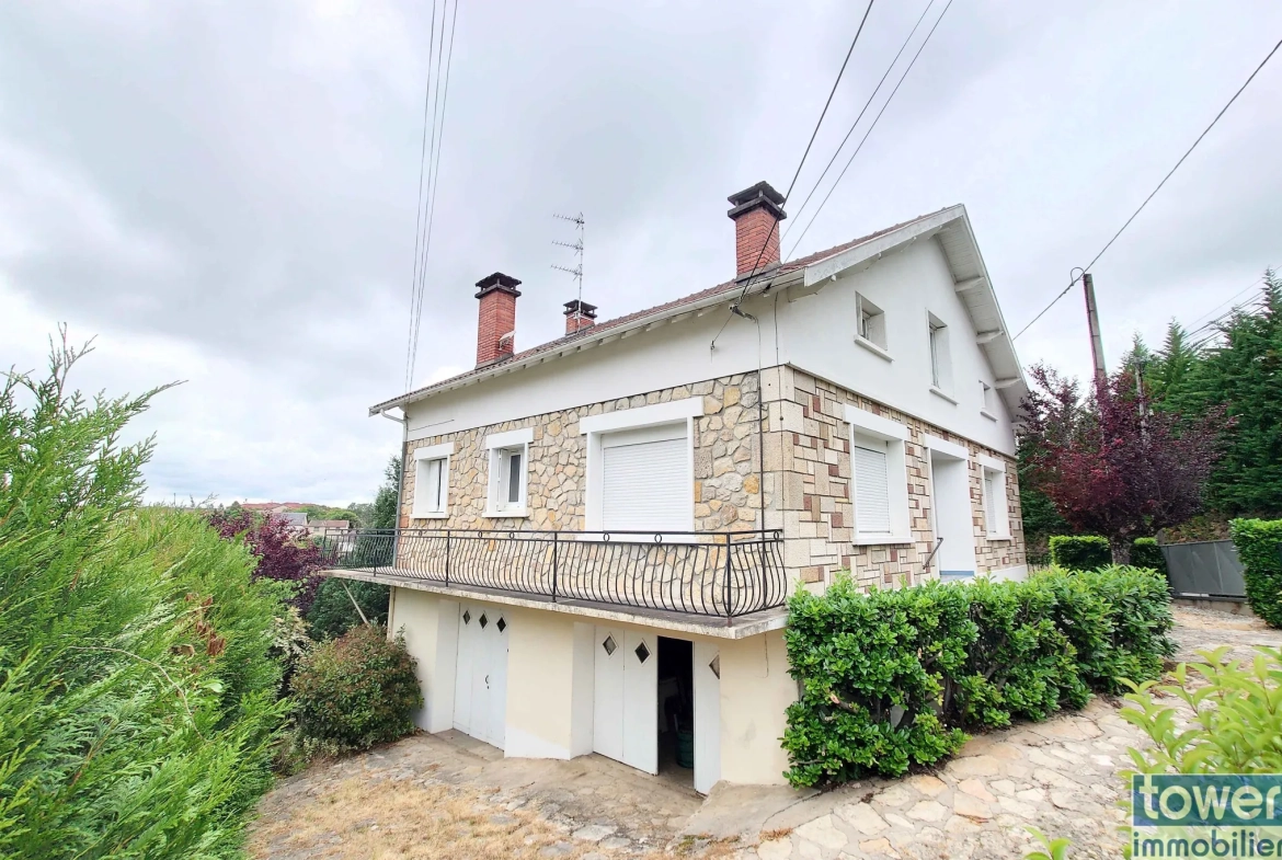 Maison 197 m² à Villefranche-de-Rouergue avec jardins et appartements séparés 