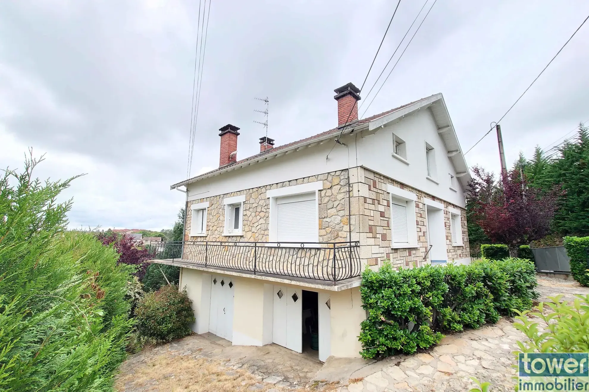 Maison 197 m² à Villefranche-de-Rouergue avec jardins et appartements séparés 