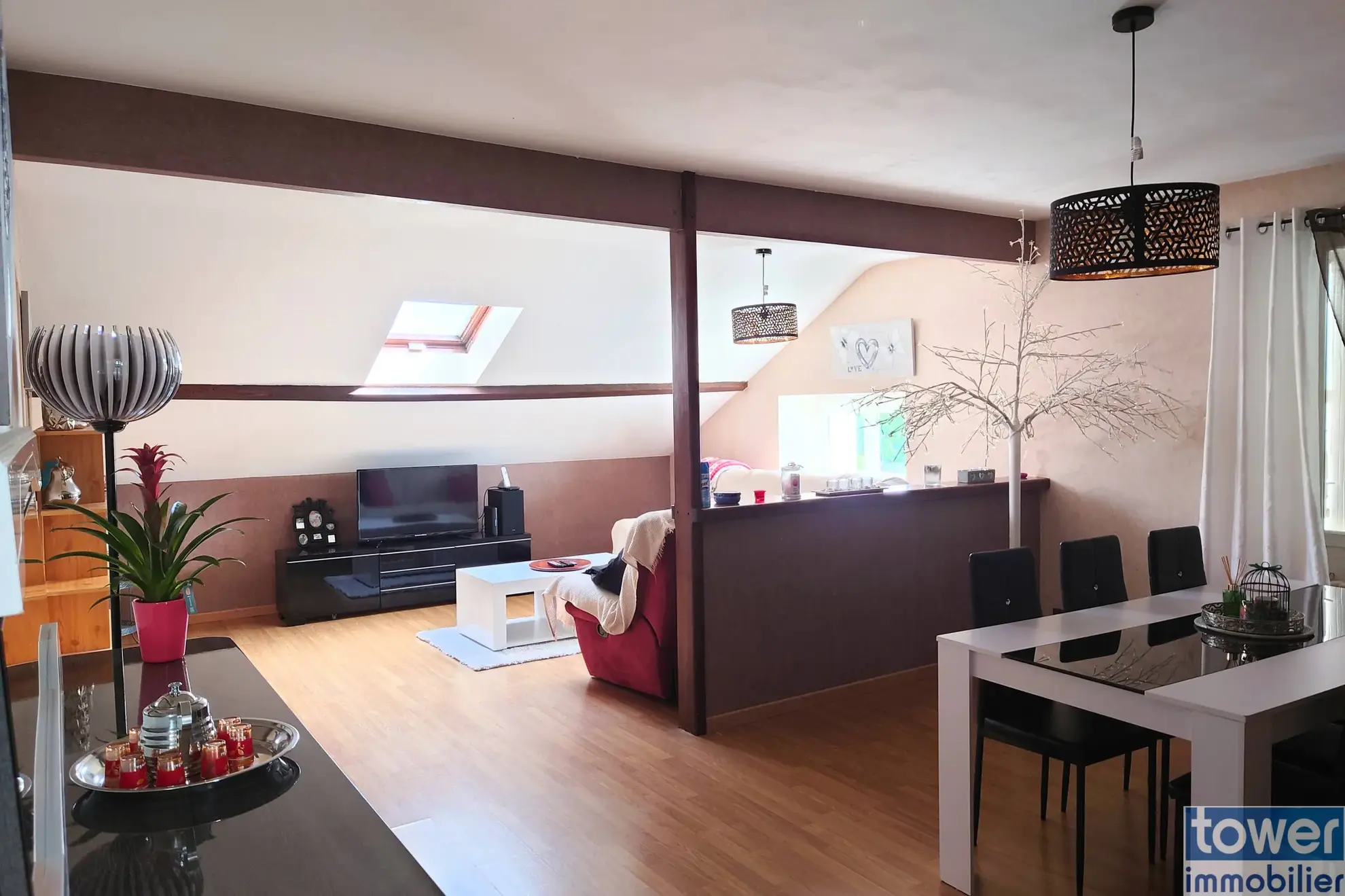 Maison 197 m² à Villefranche-de-Rouergue avec jardins et appartements séparés 