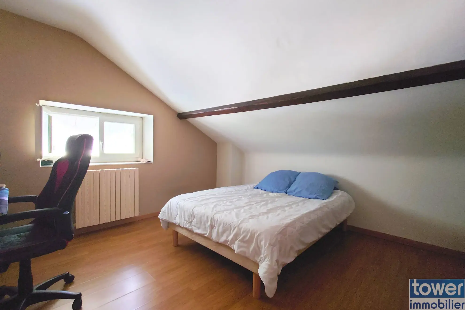 Maison 197 m² à Villefranche-de-Rouergue avec jardins et appartements séparés 