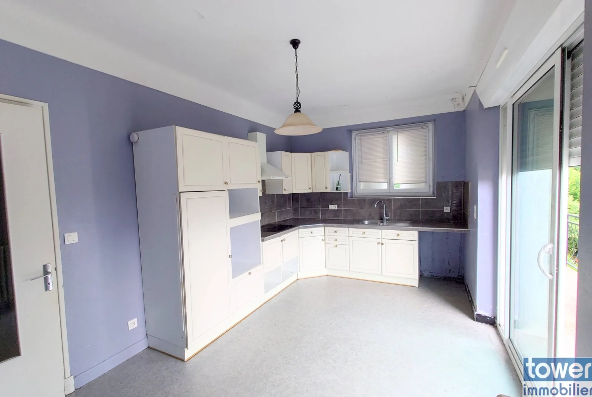 Maison 197 m² à Villefranche-de-Rouergue avec jardins et appartements séparés 