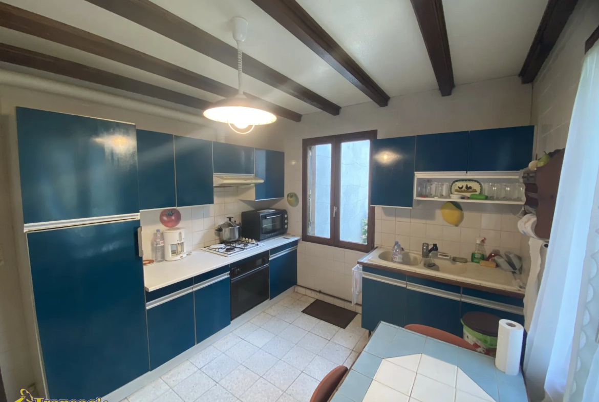 Maison de plain-pied à Saint-Dier-D'Auvergne avec jardin et garage 