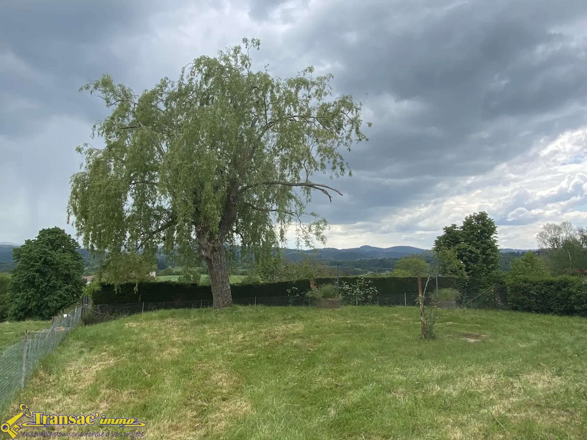 Maison de plain-pied à Saint-Dier-D'Auvergne avec jardin et garage 