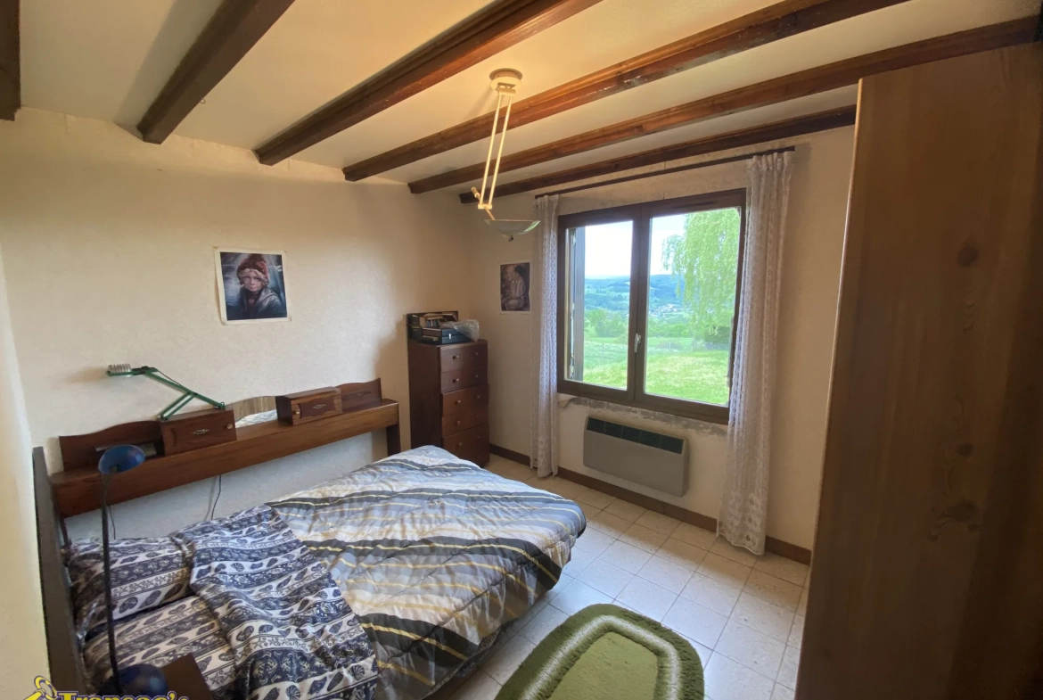 Maison de plain-pied à Saint-Dier-D'Auvergne avec jardin et garage 