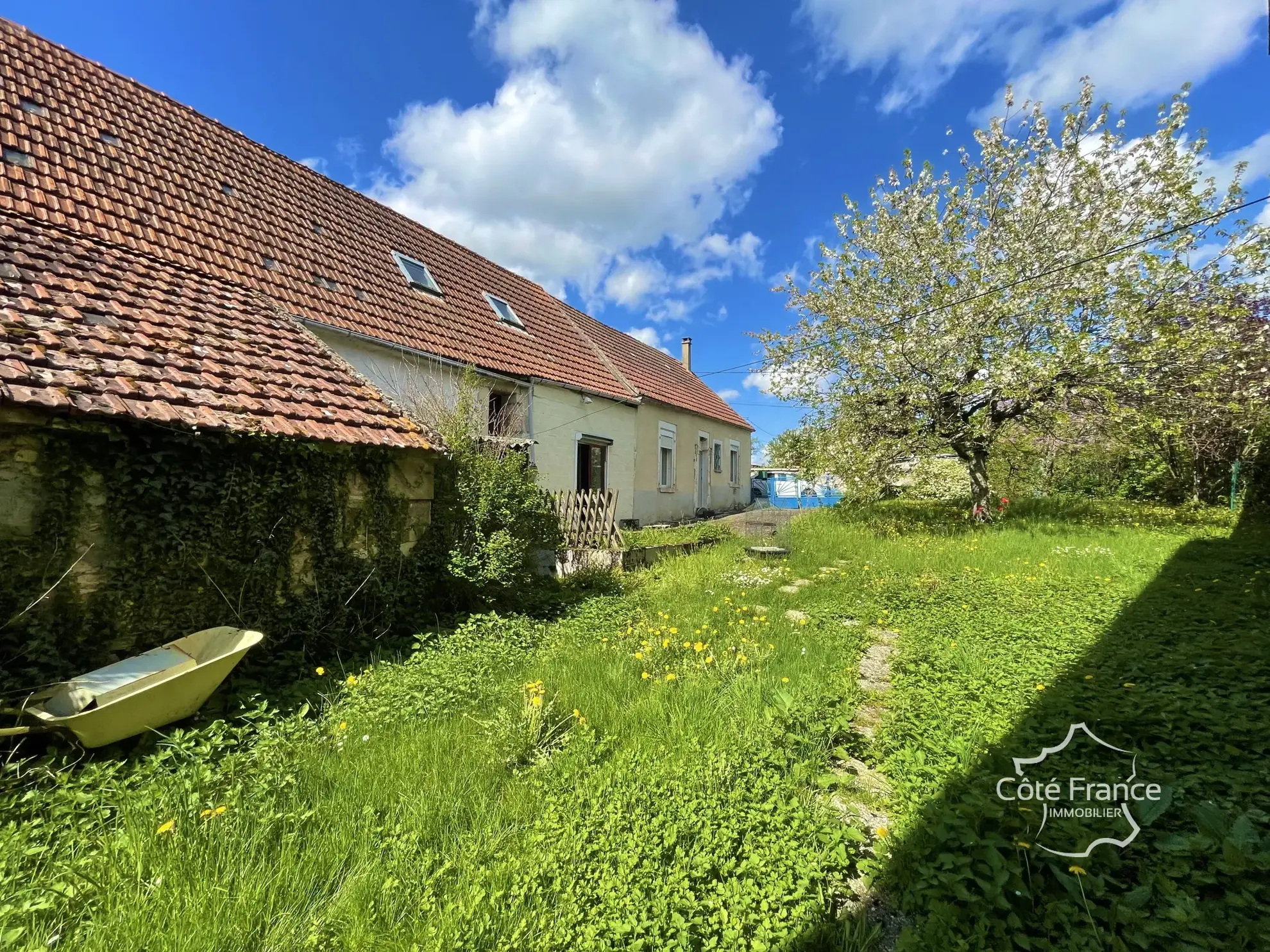 Charmante longère de 113 m² avec jardin et atelier à Courson-les-Carrières 