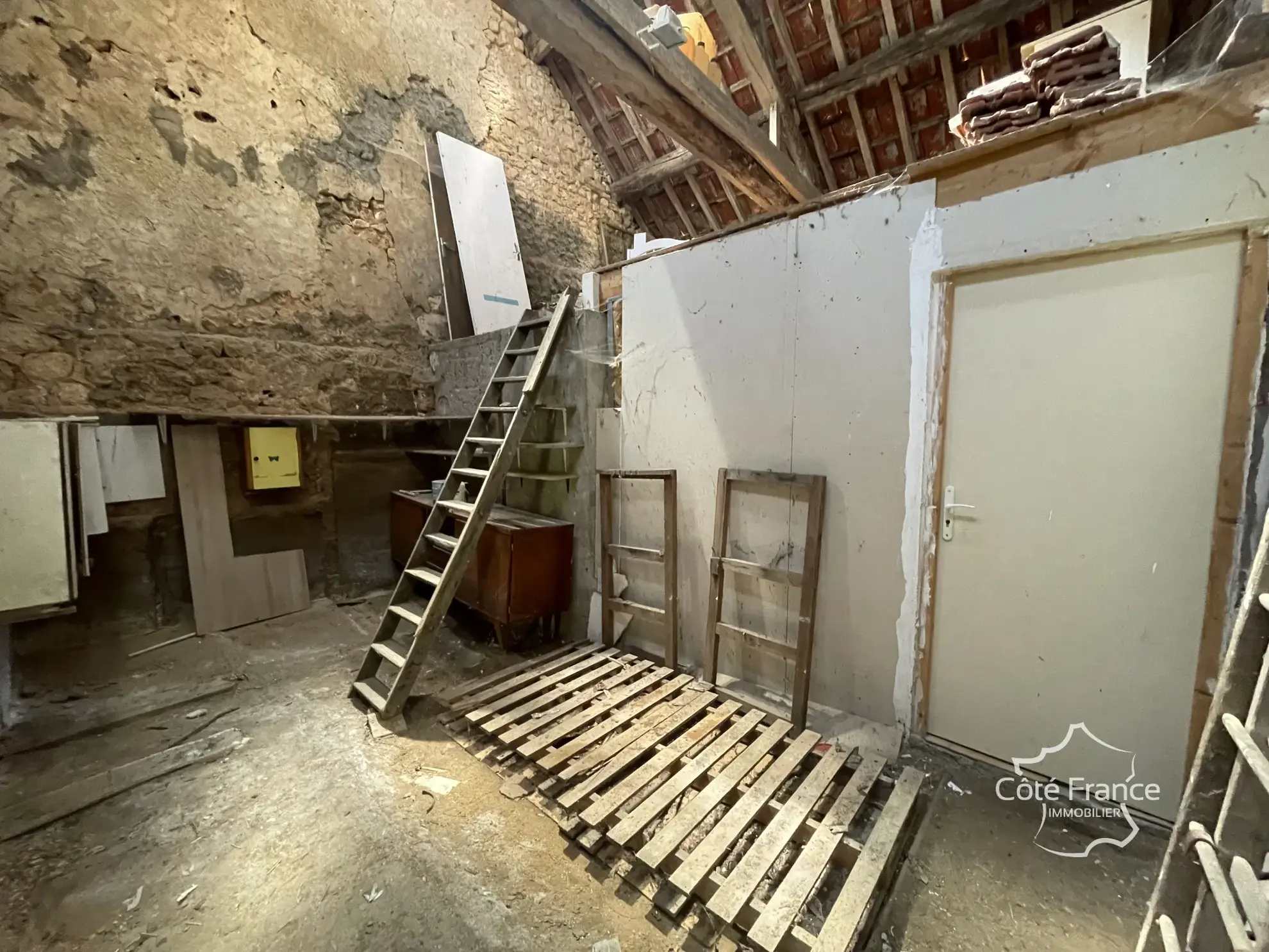 Charmante longère de 113 m² avec jardin et atelier à Courson-les-Carrières 