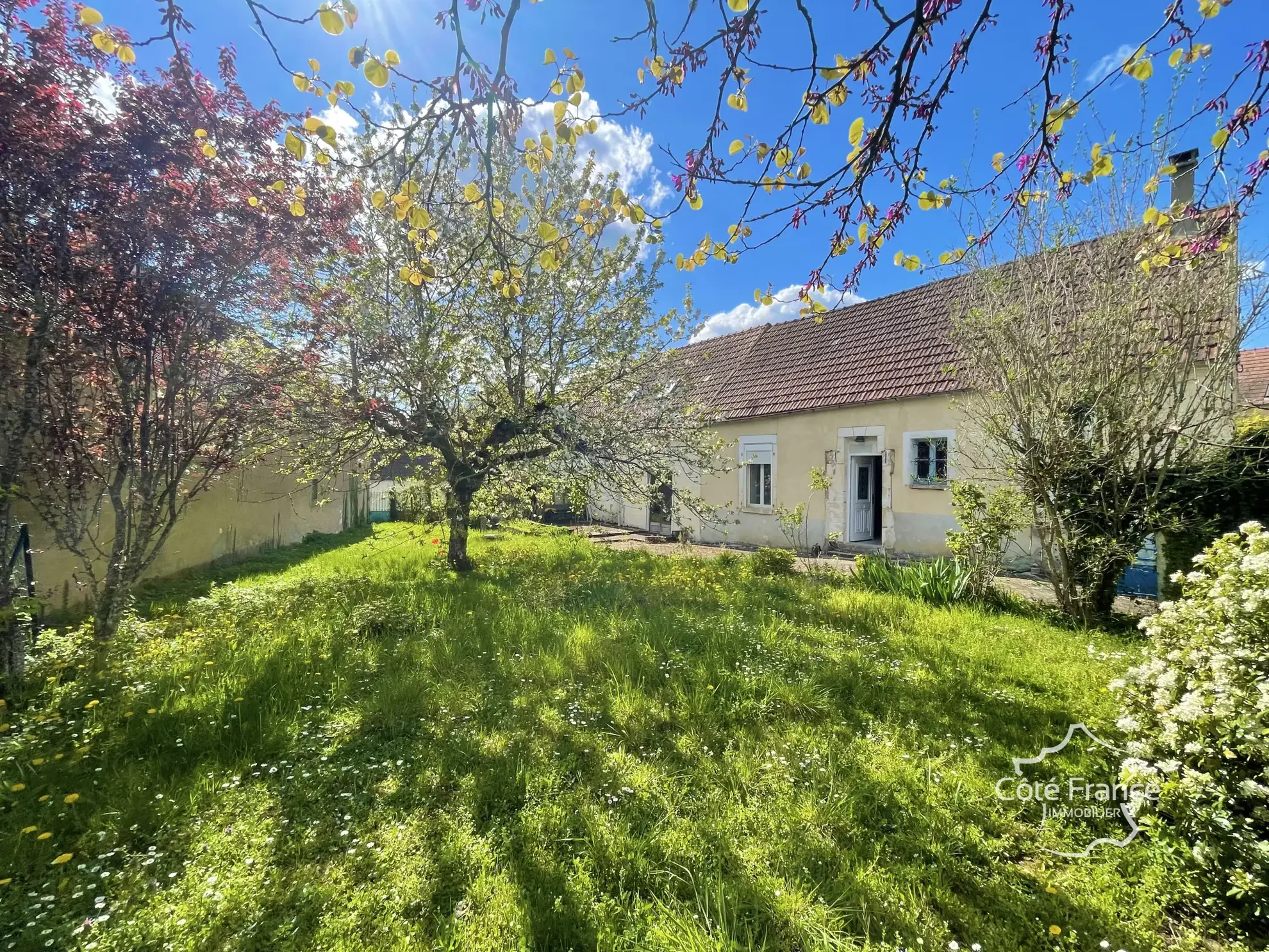 Charmante longère de 113 m² avec jardin et atelier à Courson-les-Carrières 