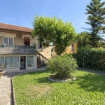 Maison à vendre de 130 m² avec jardin, garages et double entrée à Orange