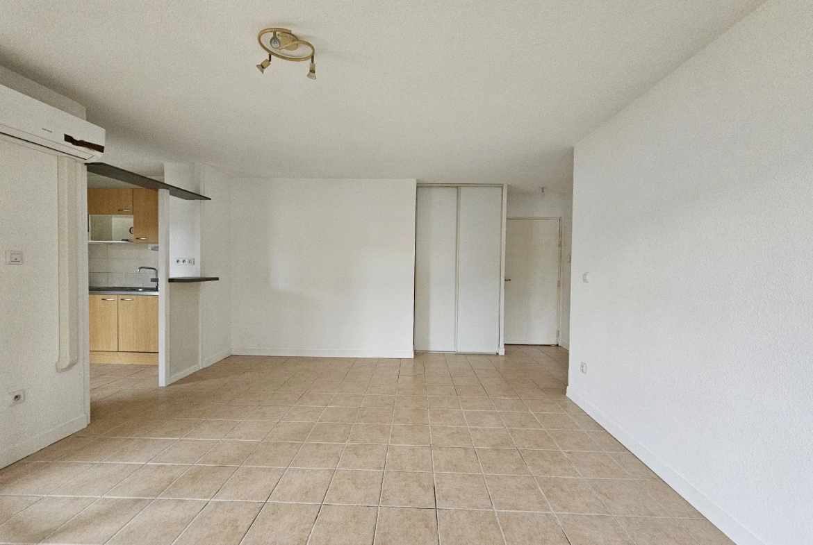 Appartement T3 en rez-de-chaussée avec balcon et parking à Carcassonne 