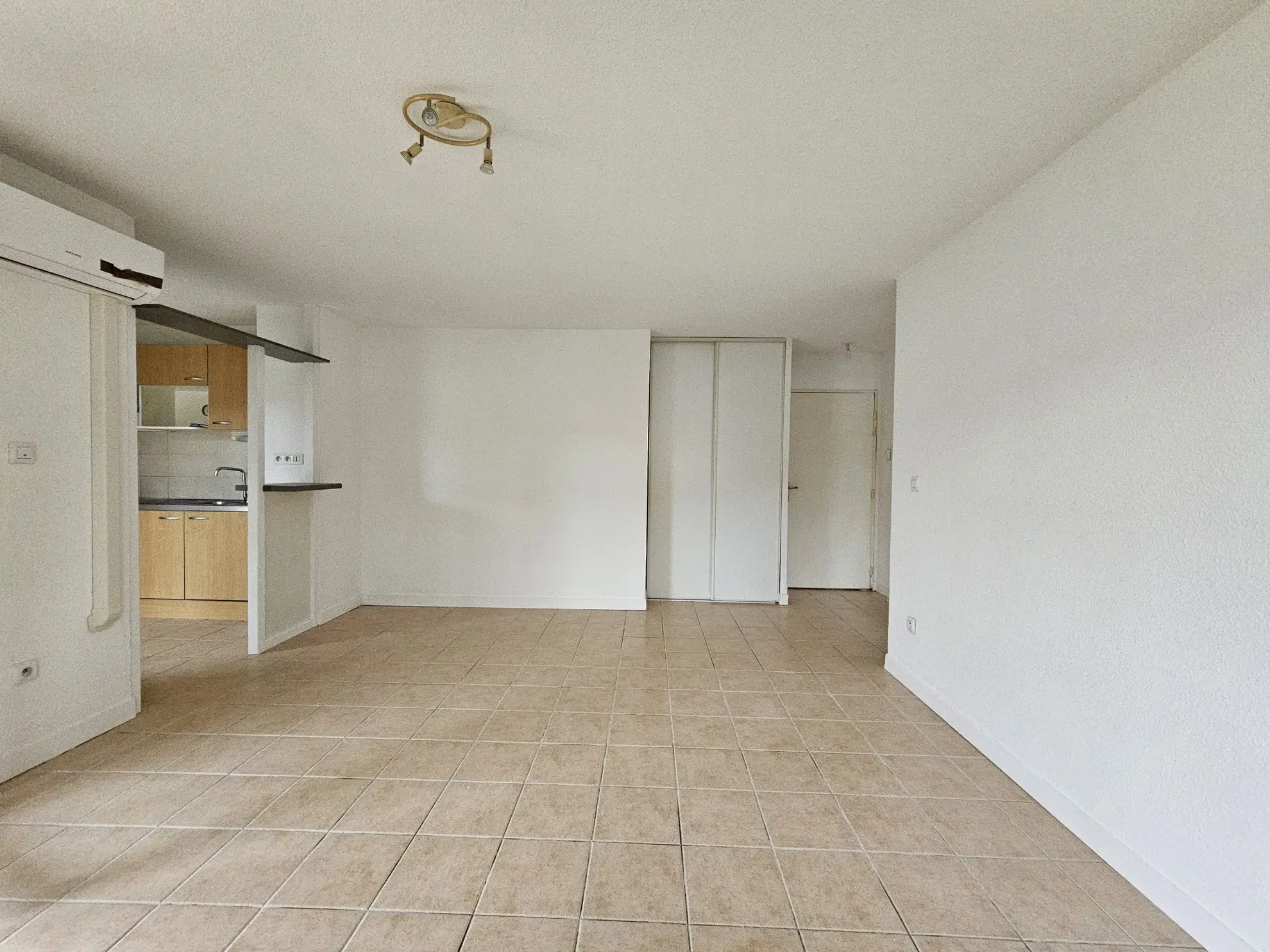 Appartement T3 en rez-de-chaussée avec balcon et parking à Carcassonne 