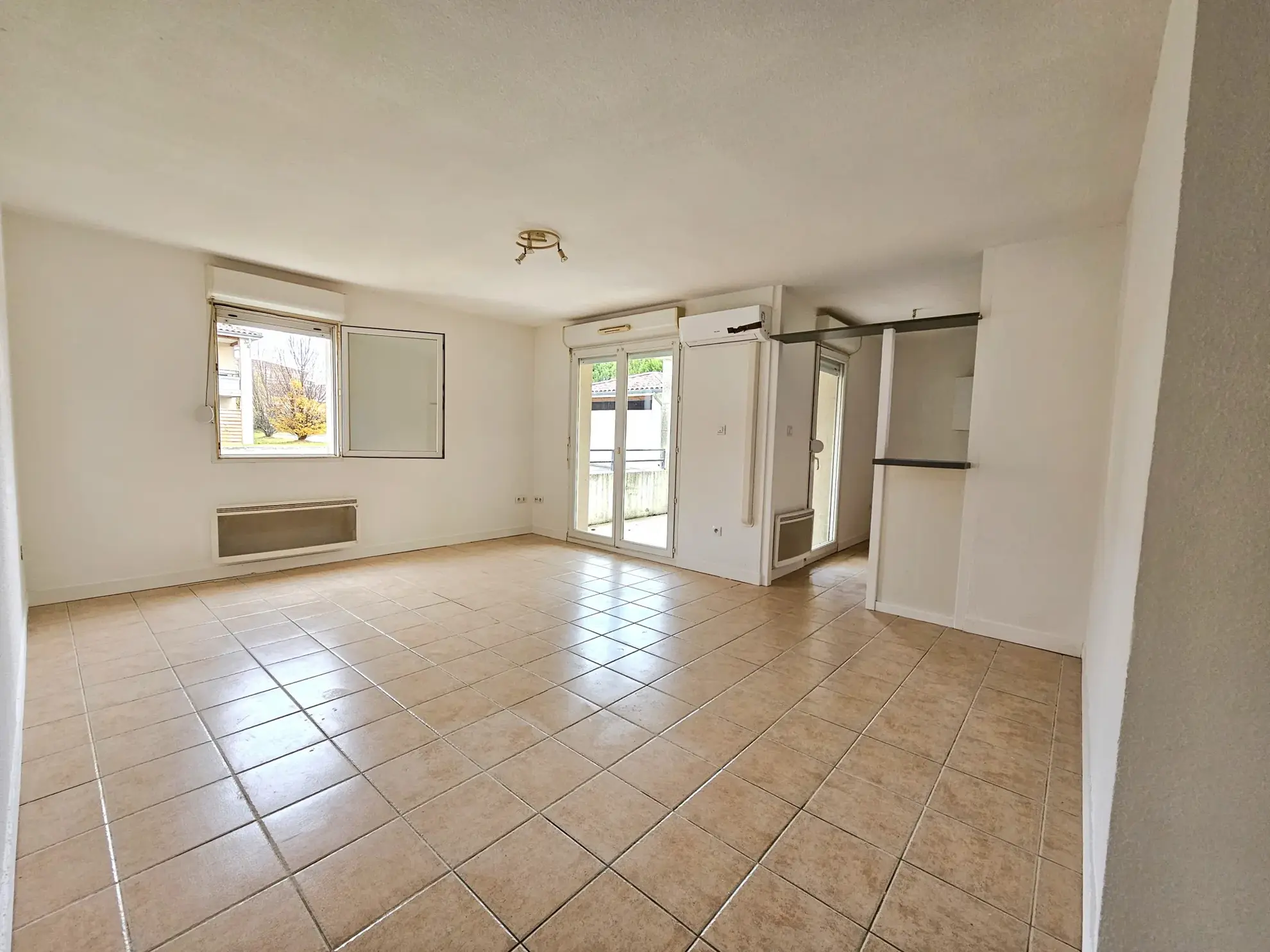 Appartement T3 en rez-de-chaussée avec balcon et parking à Carcassonne 