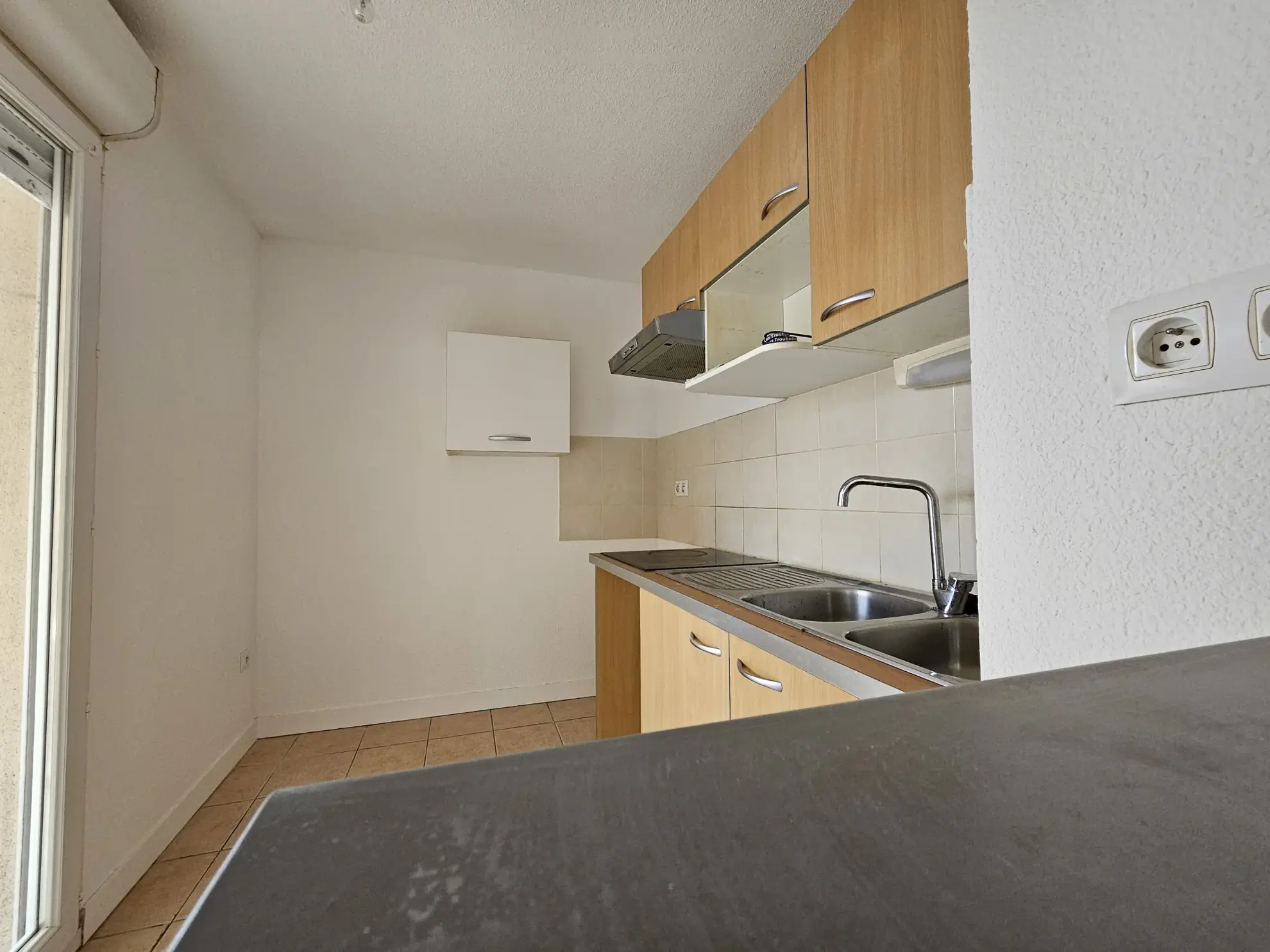 Appartement T3 en rez-de-chaussée avec balcon et parking à Carcassonne 