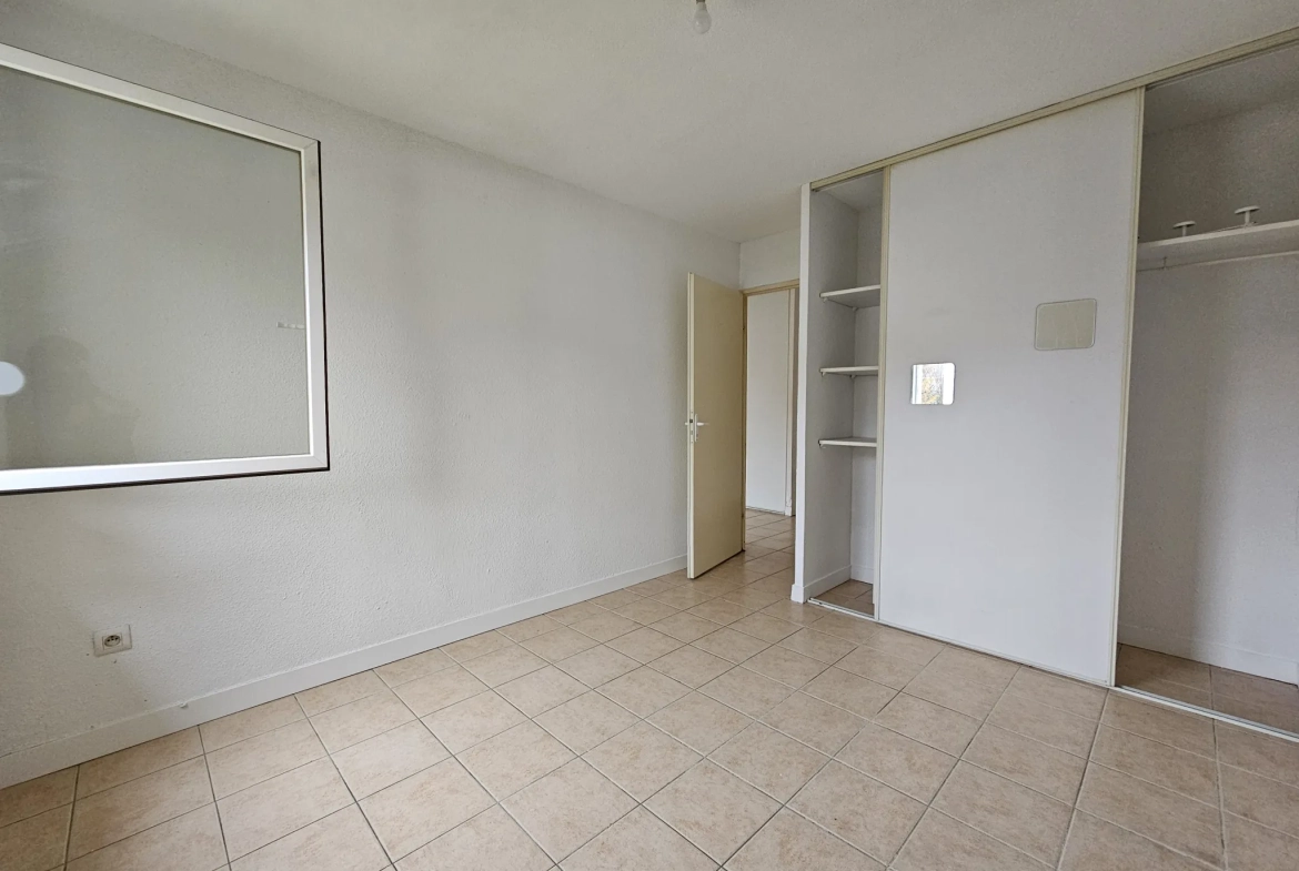 Appartement T3 en rez-de-chaussée avec balcon et parking à Carcassonne 