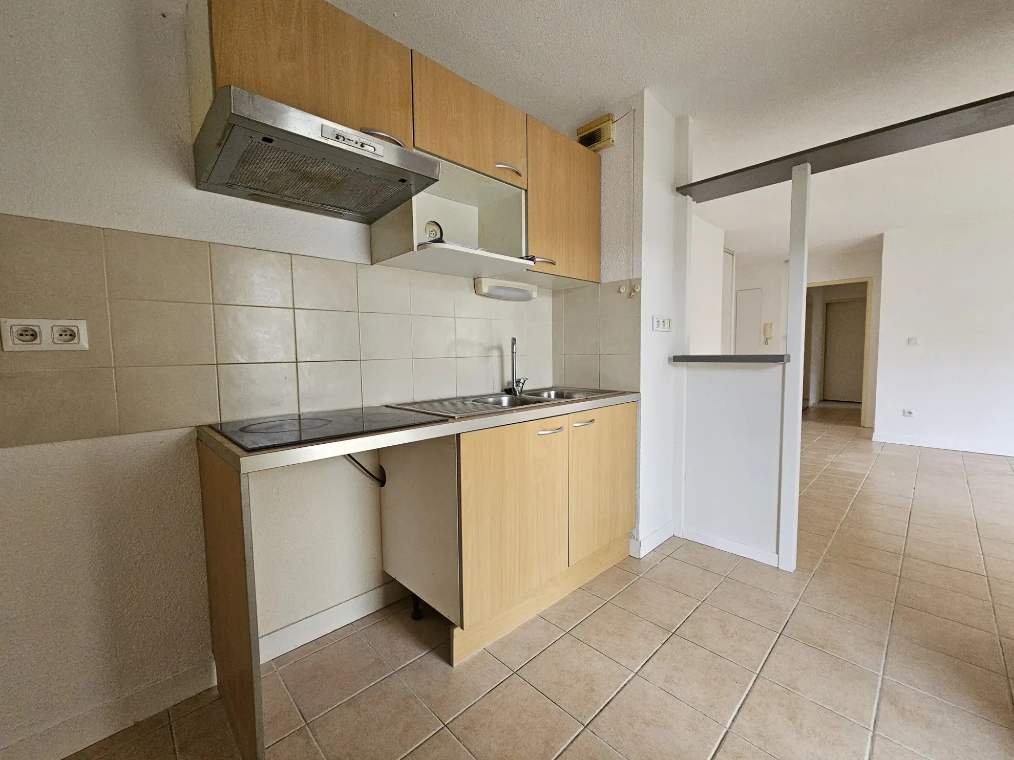 Appartement T3 en rez-de-chaussée avec balcon et parking à Carcassonne 