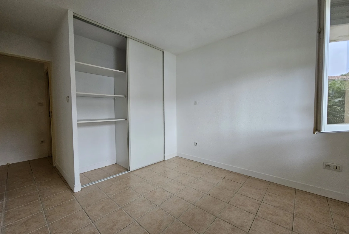 Appartement T3 en rez-de-chaussée avec balcon et parking à Carcassonne 