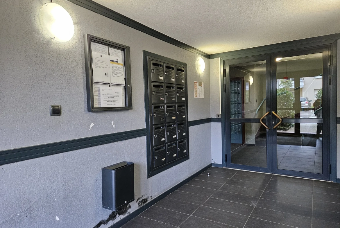 Appartement T3 en rez-de-chaussée avec balcon et parking à Carcassonne 