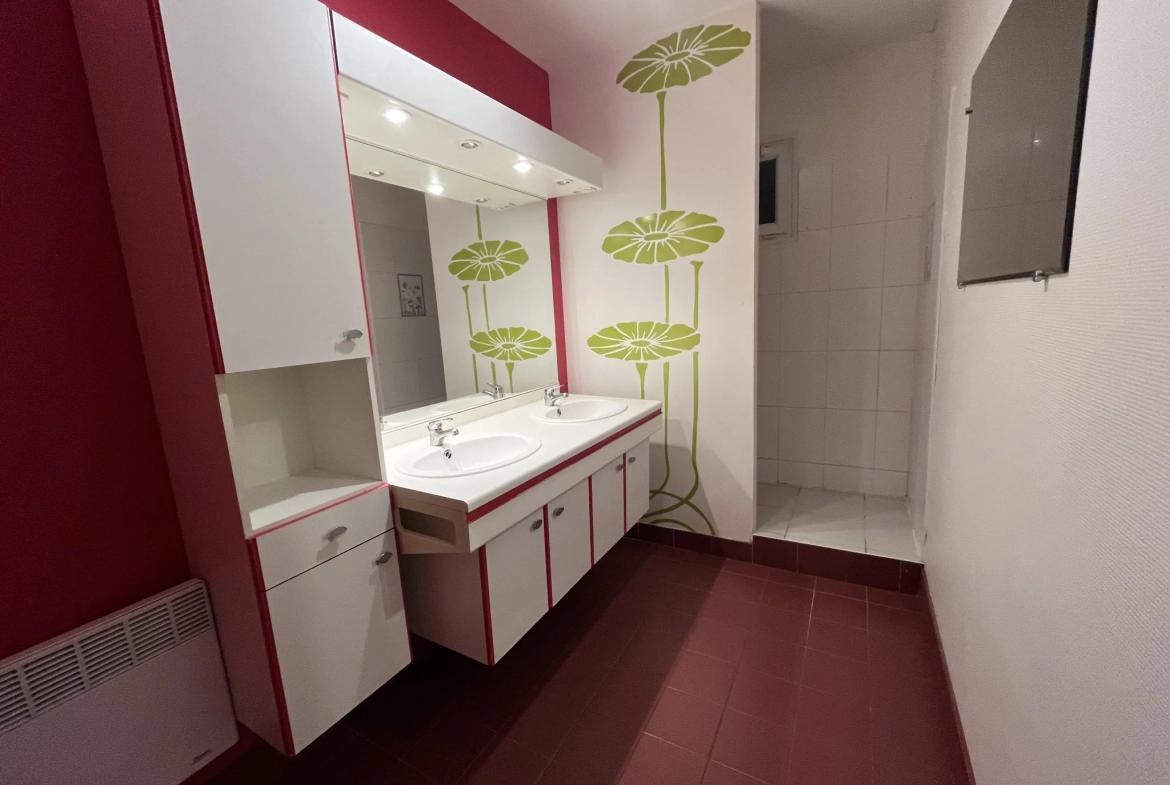 Maison 6 de 125 m² à Thouars avec jardin clos proche commerces et écoles 