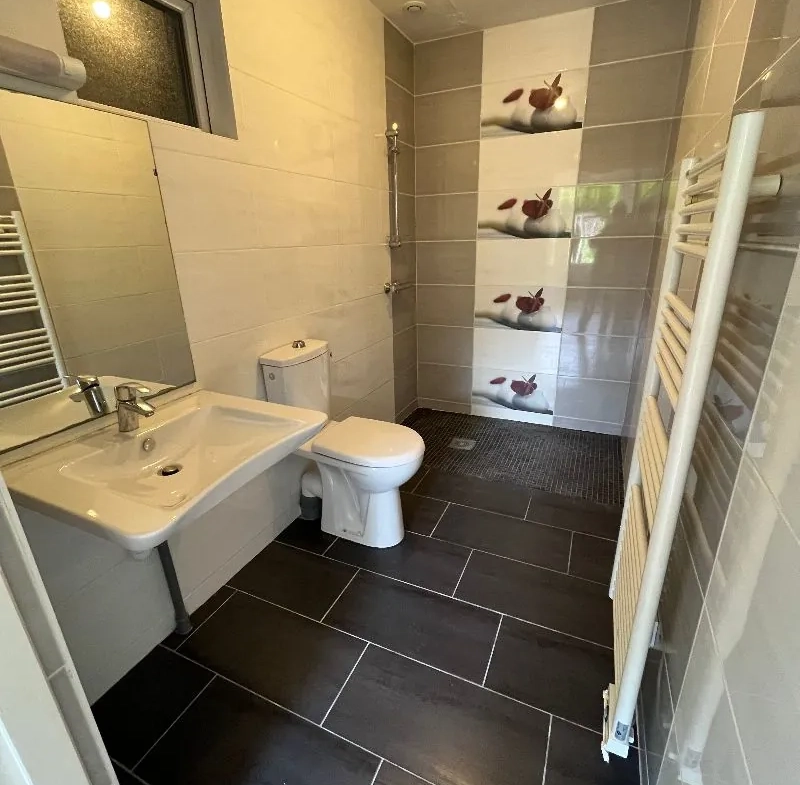 Maison 6 de 125 m² à Thouars avec jardin clos proche commerces et écoles 