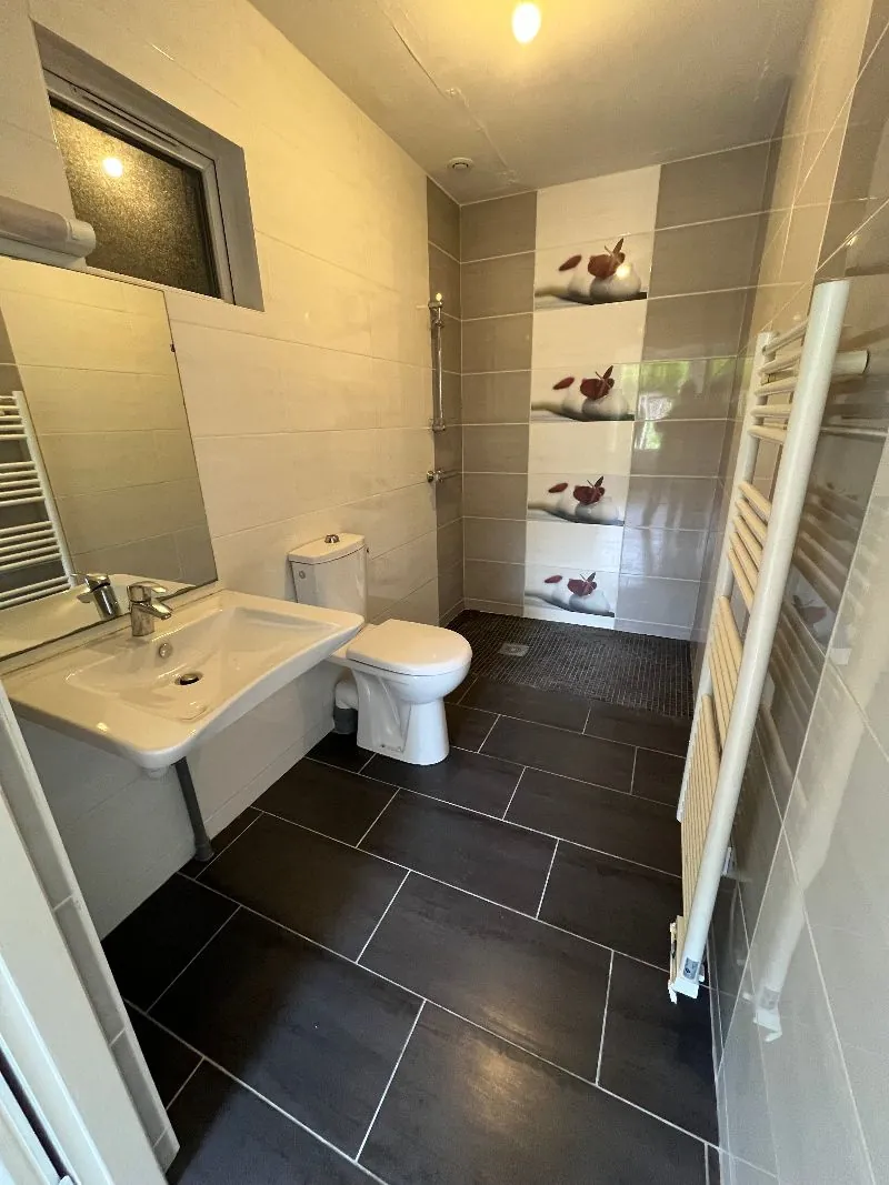 Maison 6 de 125 m² à Thouars avec jardin clos proche commerces et écoles 