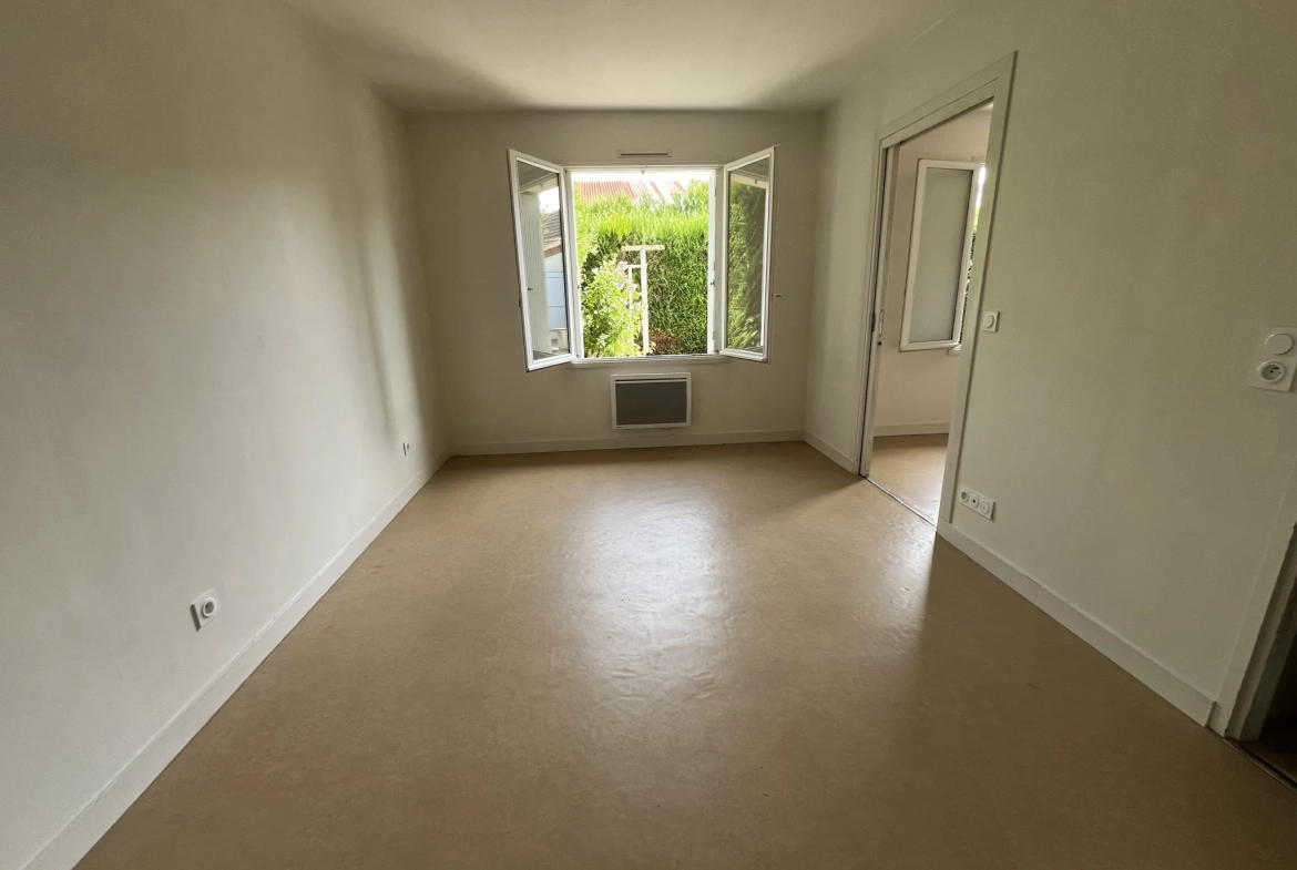 Maison 6 de 125 m² à Thouars avec jardin clos proche commerces et écoles 