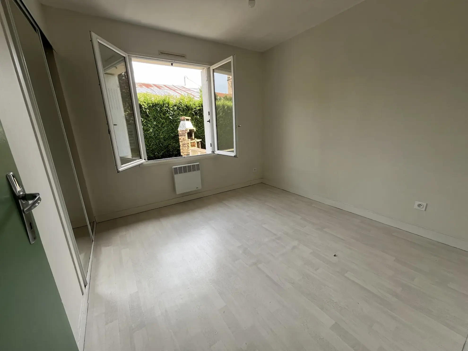 Maison 6 de 125 m² à Thouars avec jardin clos proche commerces et écoles 