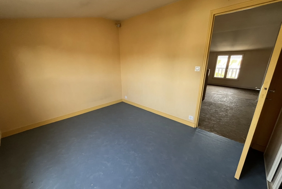 Maison 6 de 125 m² à Thouars avec jardin clos proche commerces et écoles 