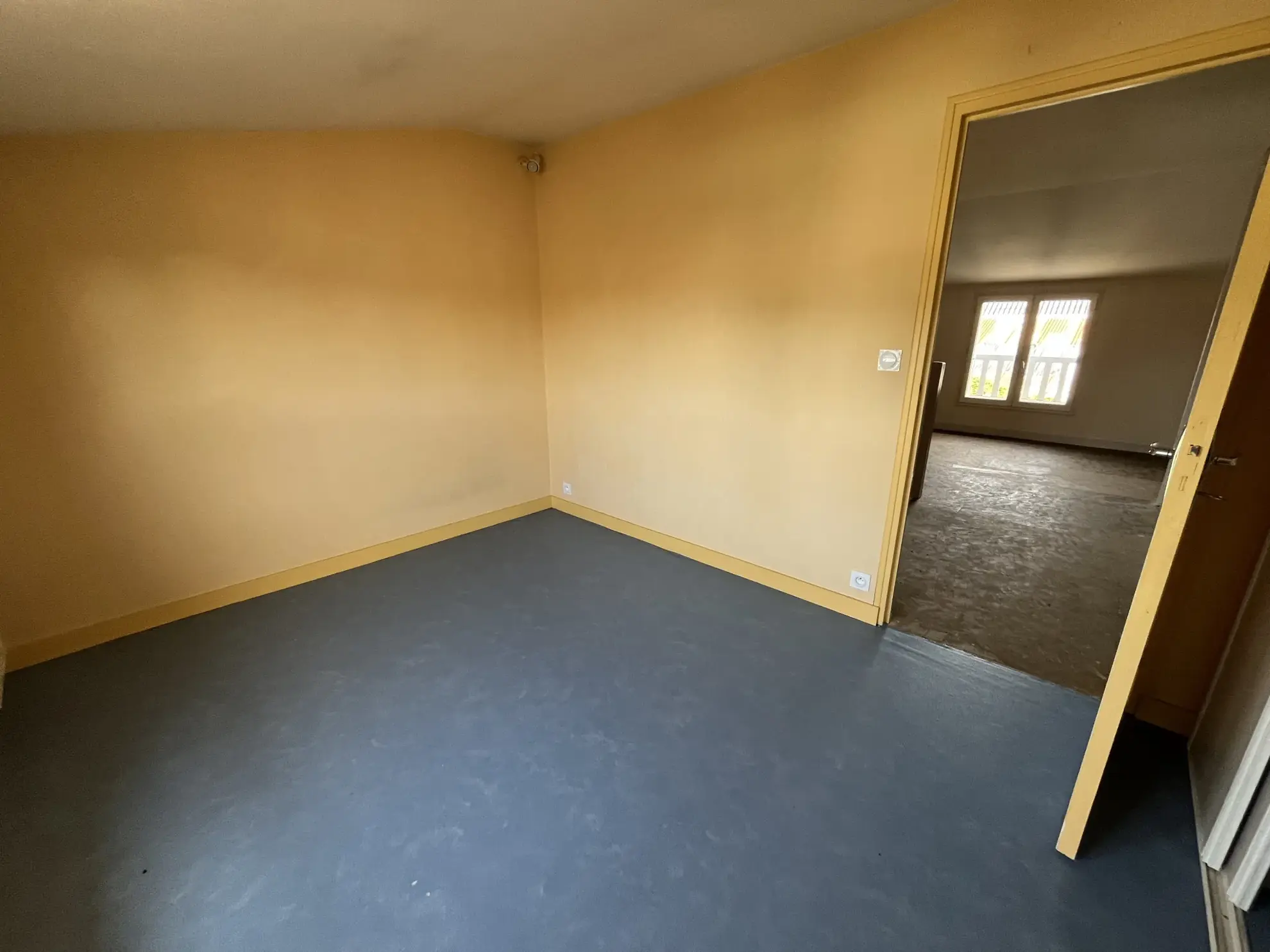 Maison 6 de 125 m² à Thouars avec jardin clos proche commerces et écoles 