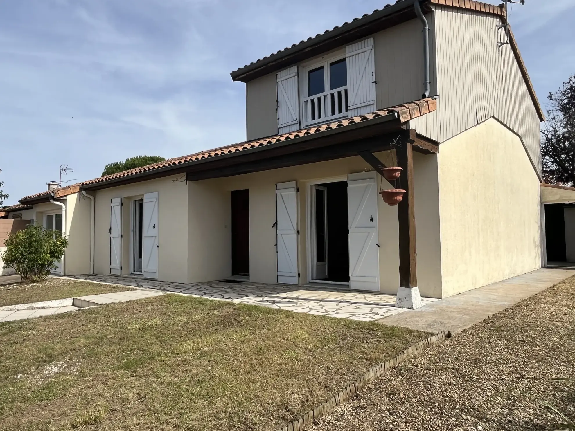 Maison 6 de 125 m² à Thouars avec jardin clos proche commerces et écoles 