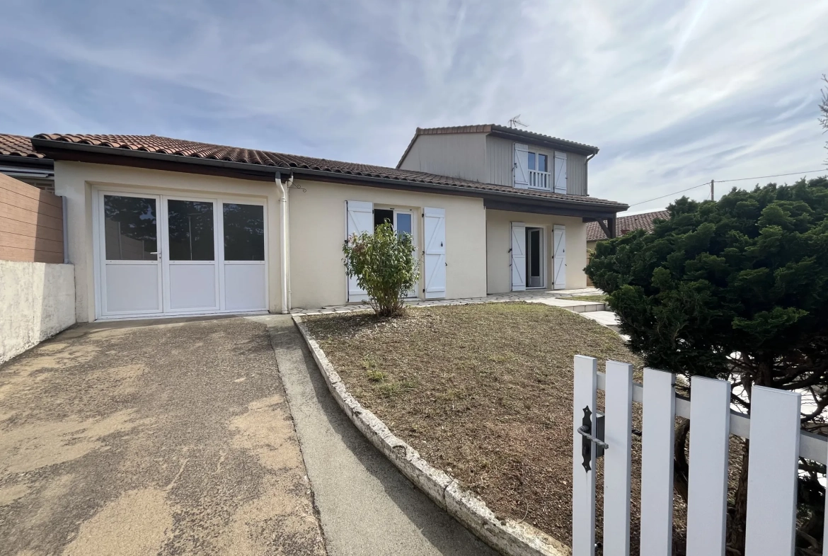 Maison 6 de 125 m² à Thouars avec jardin clos proche commerces et écoles 