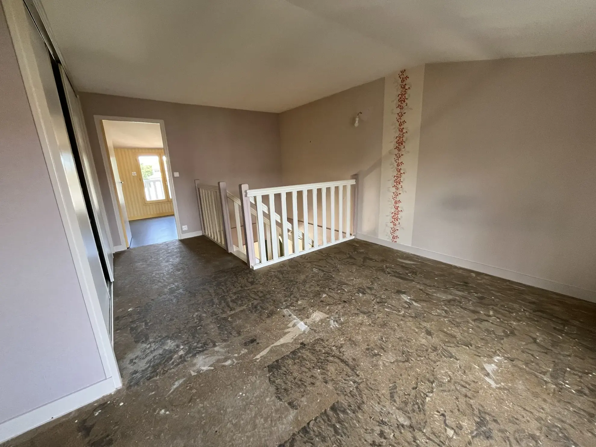 Maison 6 de 125 m² à Thouars avec jardin clos proche commerces et écoles 