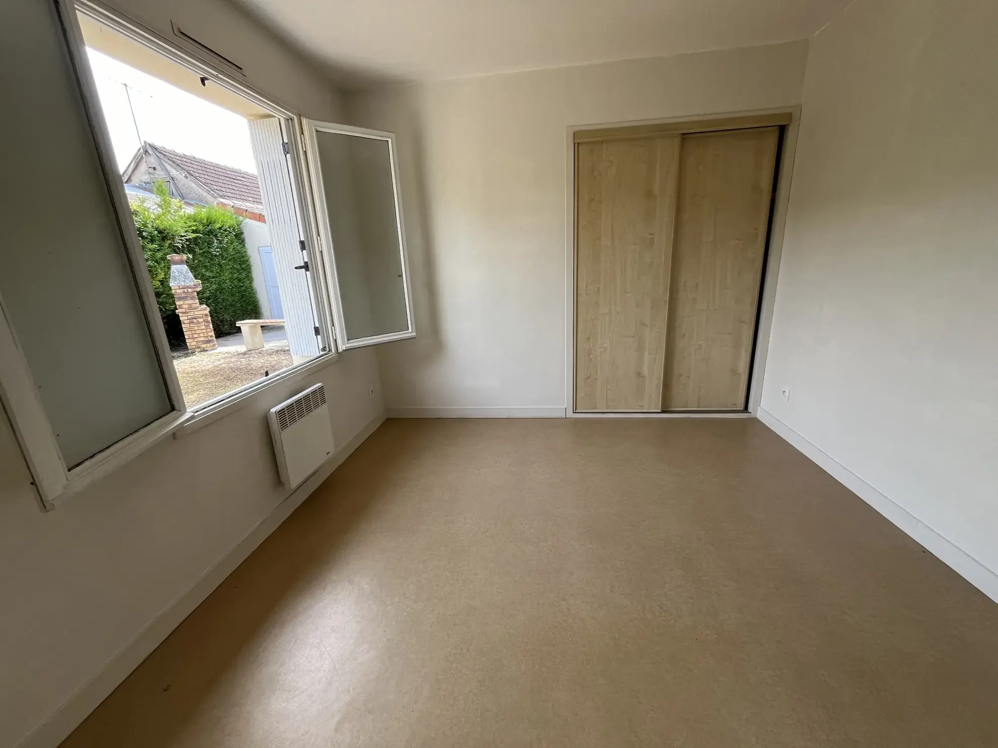 Maison 6 de 125 m² à Thouars avec jardin clos proche commerces et écoles 