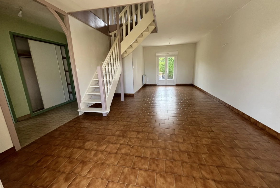 Maison 6 de 125 m² à Thouars avec jardin clos proche commerces et écoles 
