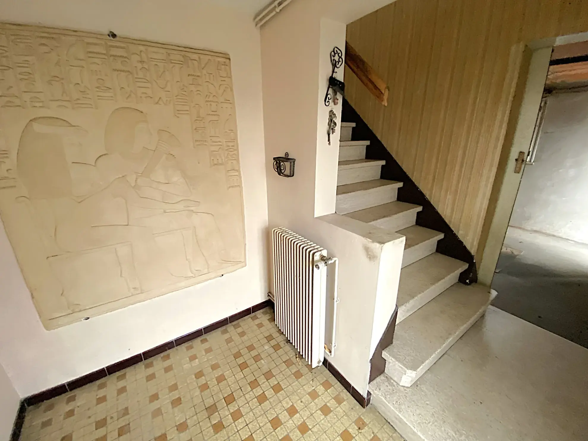 Maison à rafraîchir de 189 m² à Toulenne avec garage et balcon 
