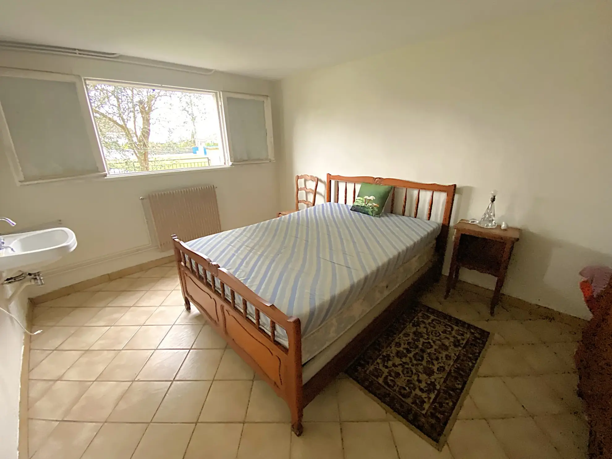 Maison à rafraîchir de 189 m² à Toulenne avec garage et balcon 
