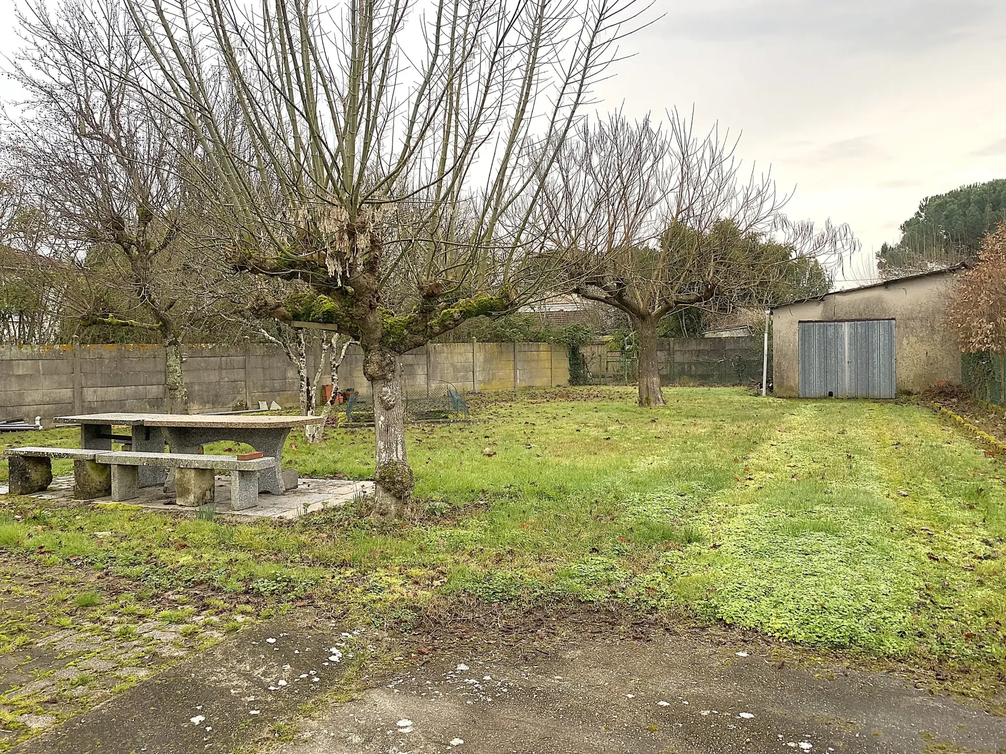 Maison à rafraîchir de 189 m² à Toulenne avec garage et balcon 