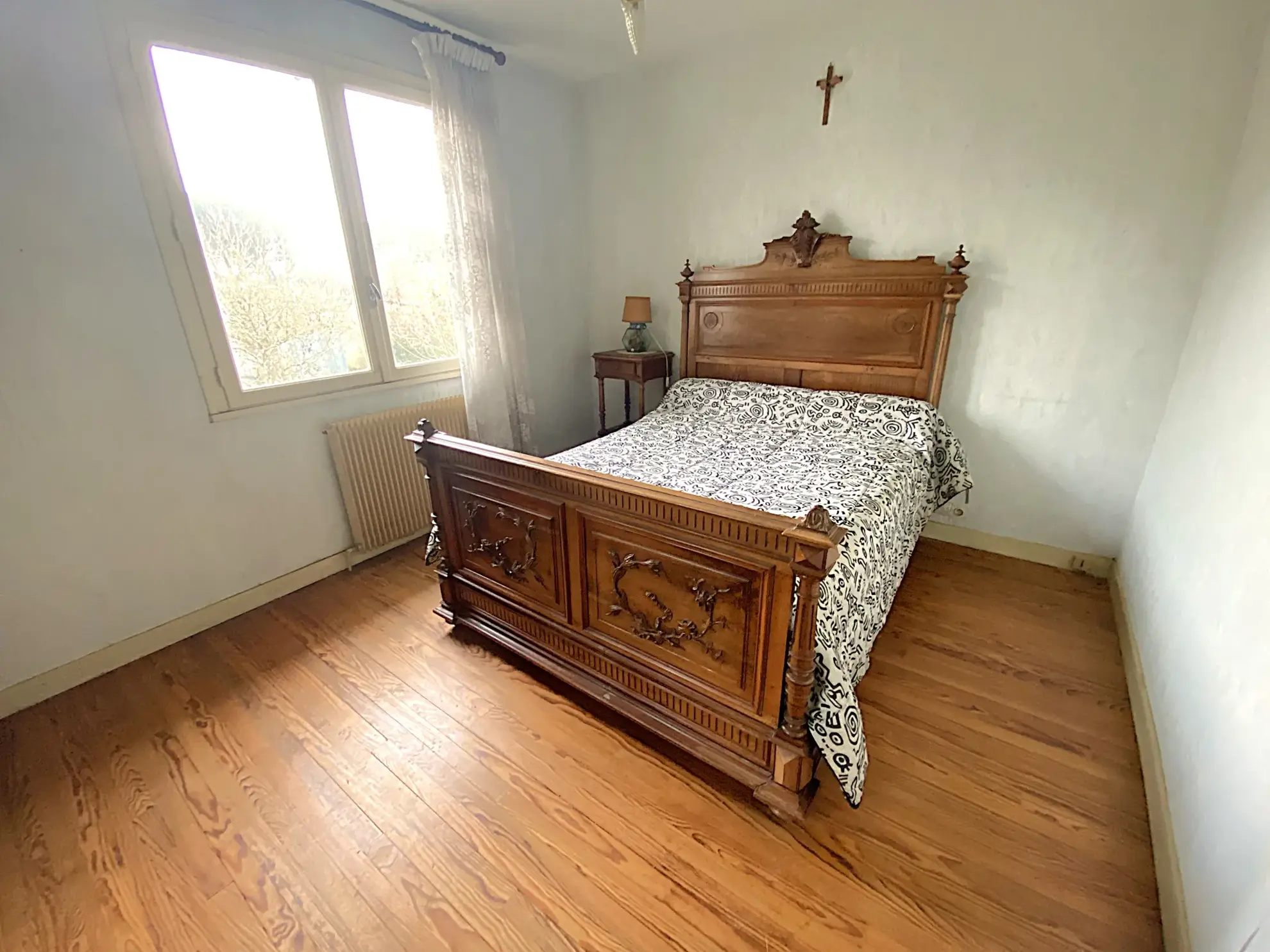 Maison à rafraîchir de 189 m² à Toulenne avec garage et balcon 