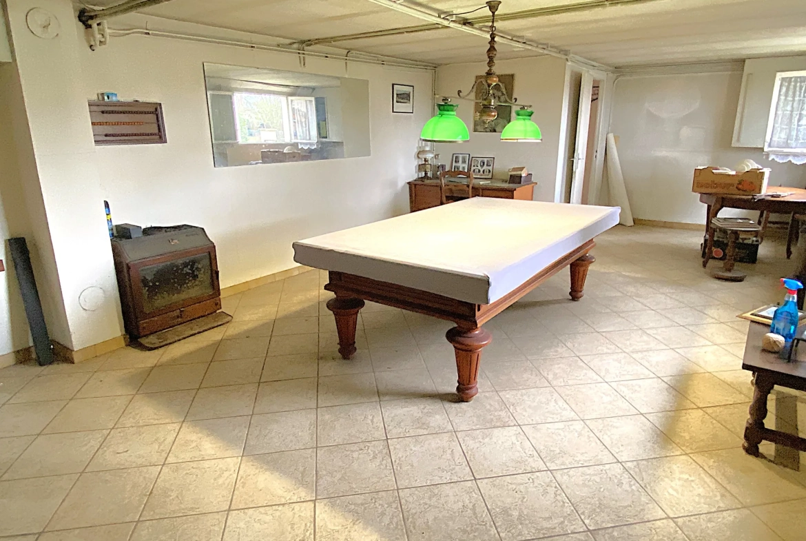 Maison à rafraîchir de 189 m² à Toulenne avec garage et balcon 