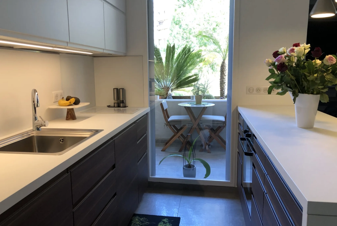 Appartement T3 avec terrasse et vue mer à Cannes, proche plage 
