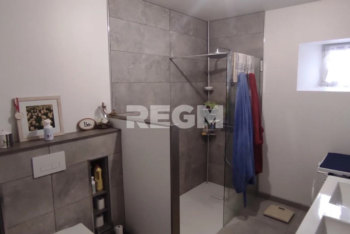 Maison 120 m² avec 4 chambres, terrasse et parking à Chasseneuil-sur-Bonnieure 